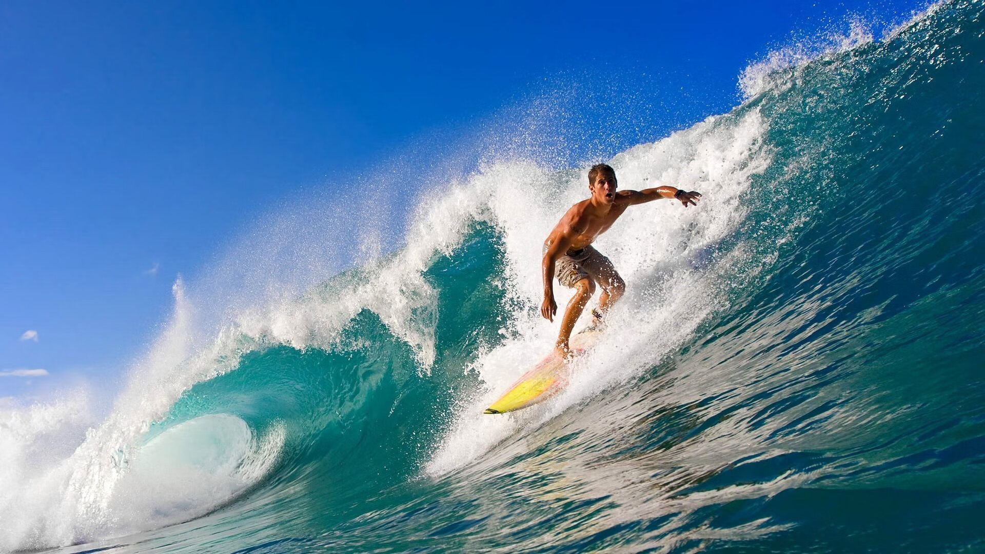 体育记者深入前线还原比赛背后未被发现的故事，体育新闻记者